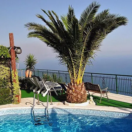 Sleeps 4 Pool Wifi Apartment *