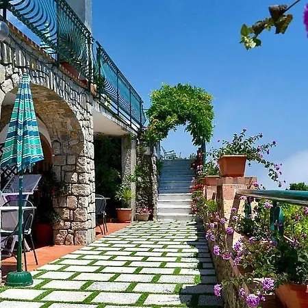 Sleeps 4 Pool Wifi Furore