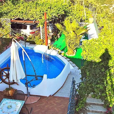 Sleeps 4 Pool Wifi